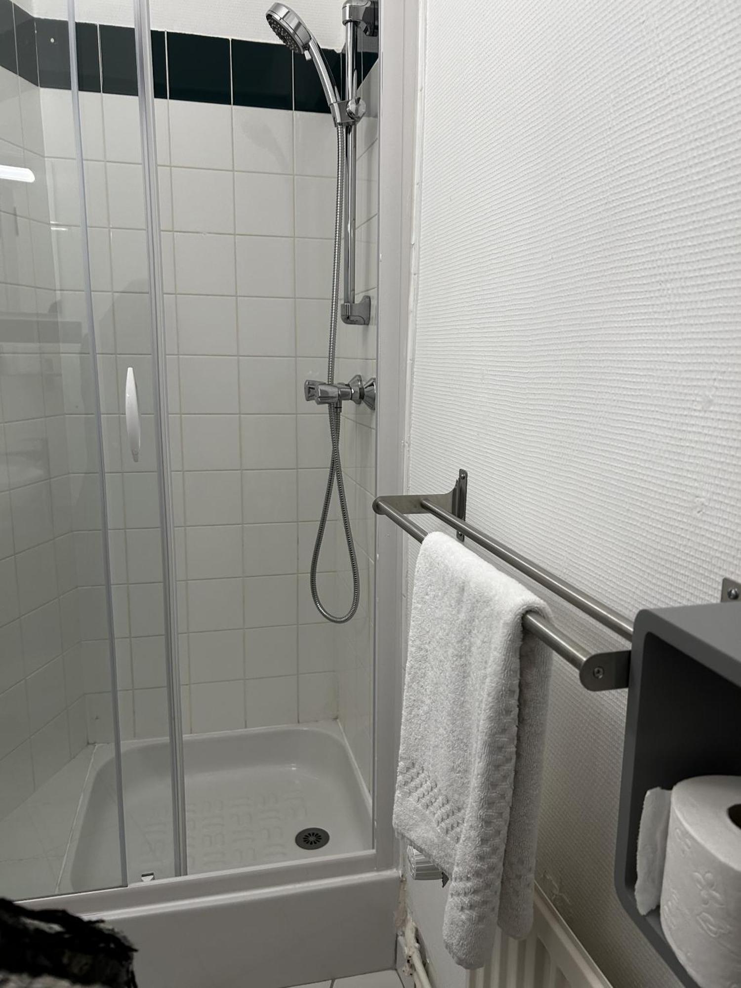 Hotel La Cuisine Des Lulus Montainville  Bilik gambar