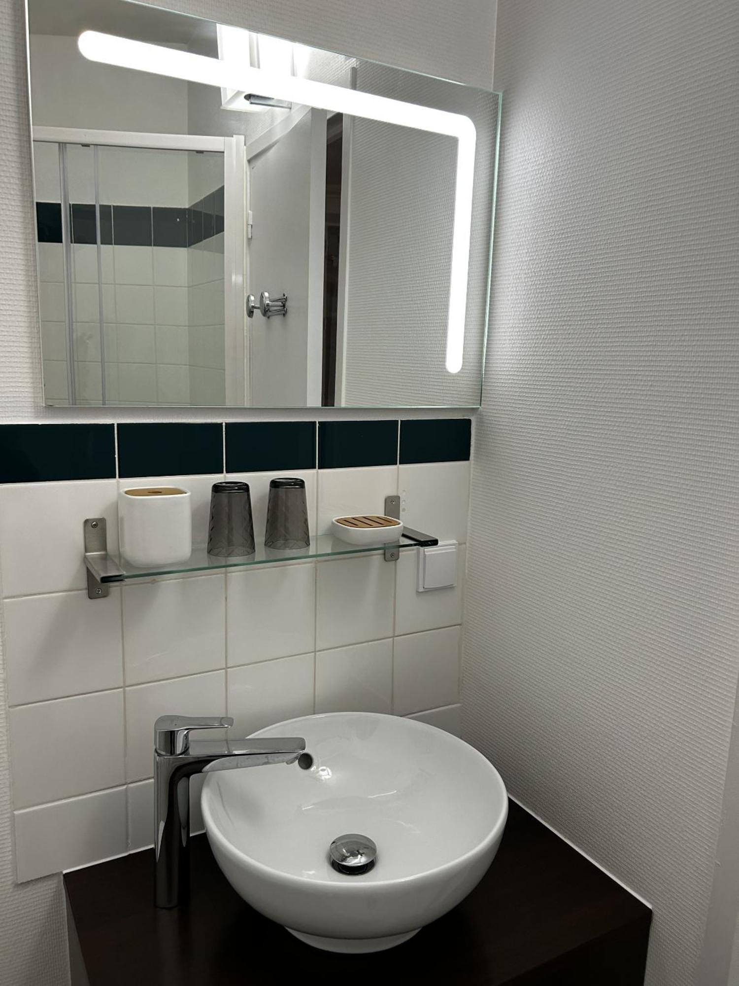 Hotel La Cuisine Des Lulus Montainville  Bilik gambar