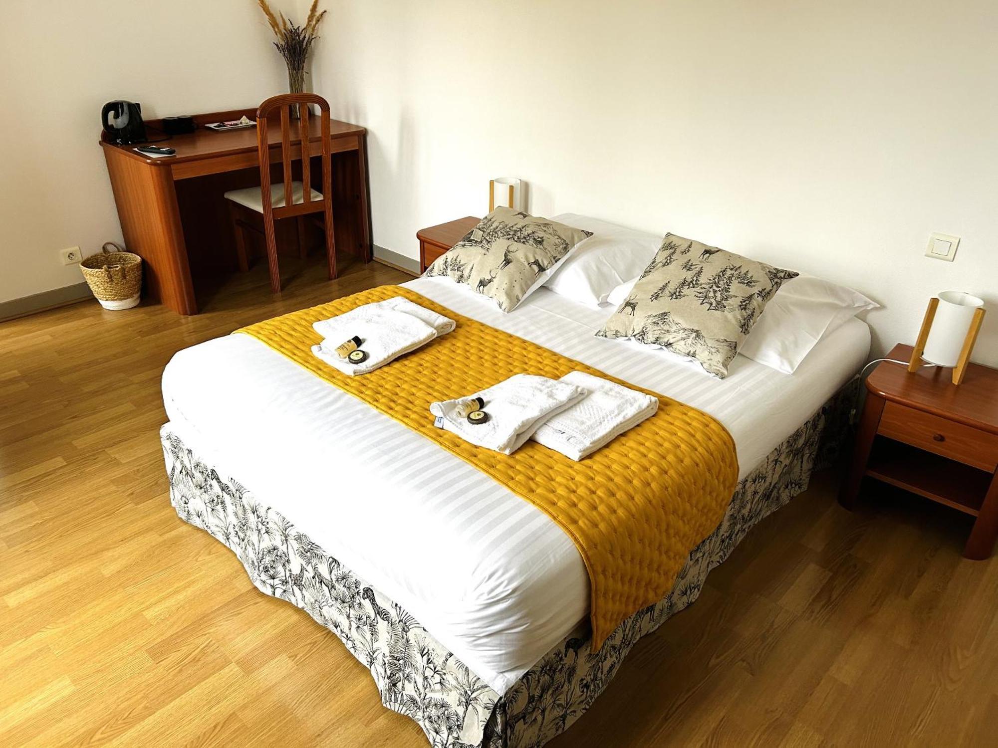 Hotel La Cuisine Des Lulus Montainville  Bilik gambar