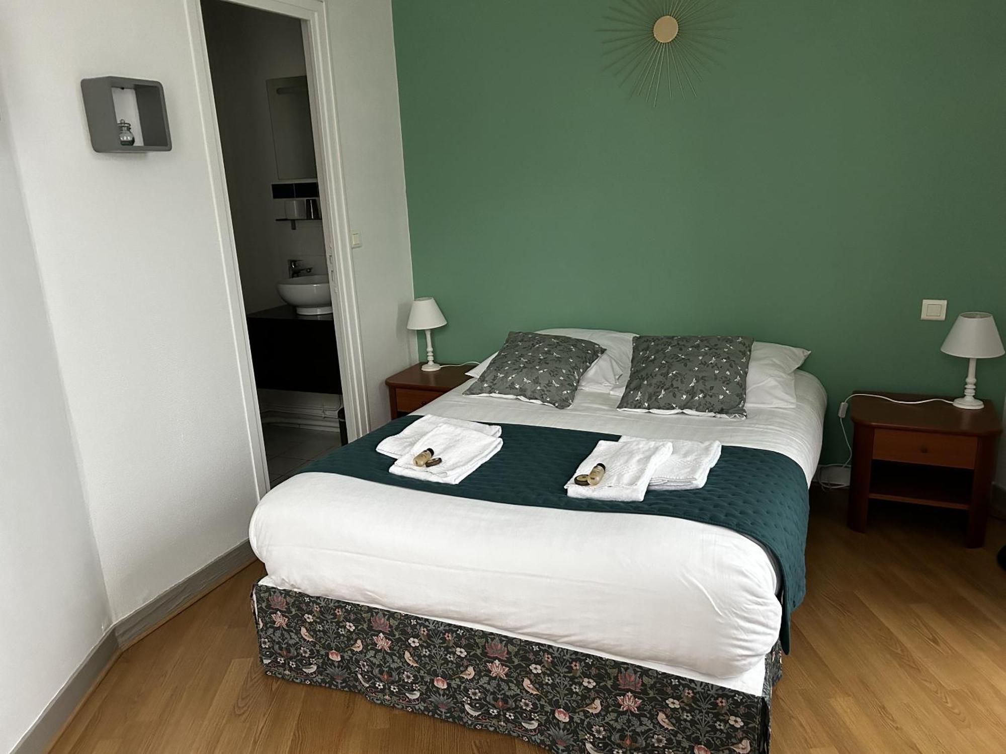 Hotel La Cuisine Des Lulus Montainville  Bilik gambar